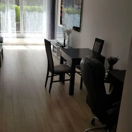 Komfortowy Apartament Z Ogrodkiem 5 Min. Od Rynku Apartman *