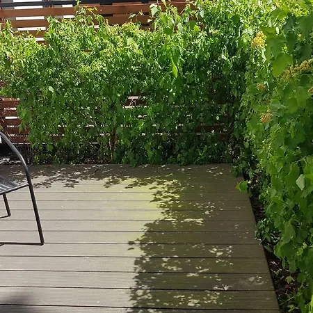 Komfortowy Apartament Z Ogrodkiem 5 Min. Od Rynku Apartman *